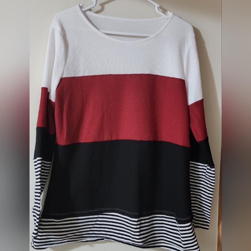XL WOMANS SHEIN COLOR BLOCK TOP